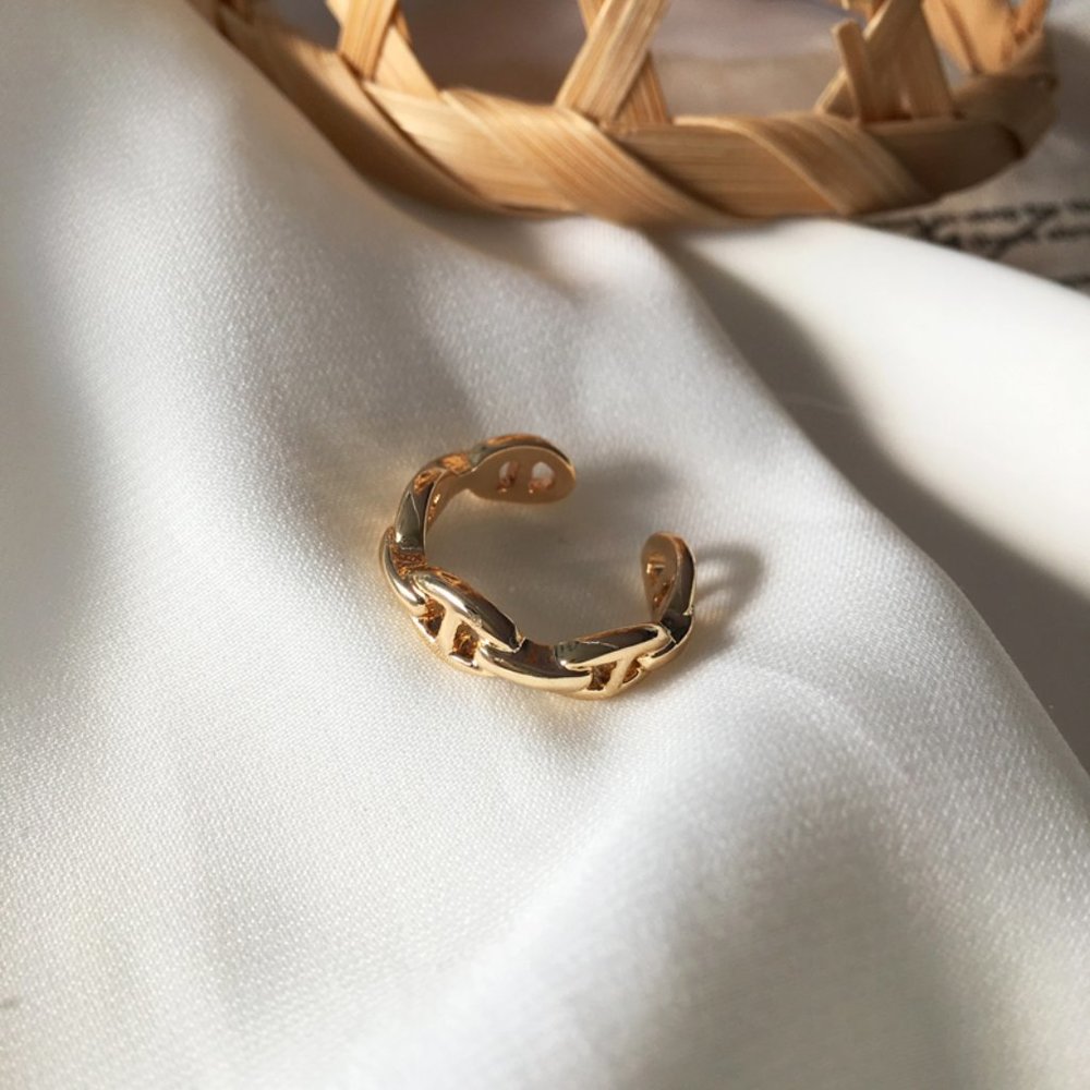 Golden Chain Knot Link Open Ring - Picture 4 of 13